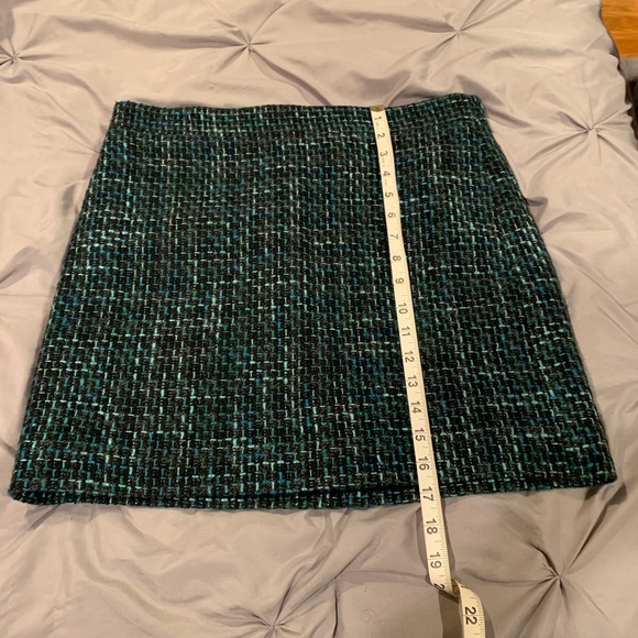 NWT Elegant Black with hints of green J Crew Tweed Skirt - Picture 6 of 7